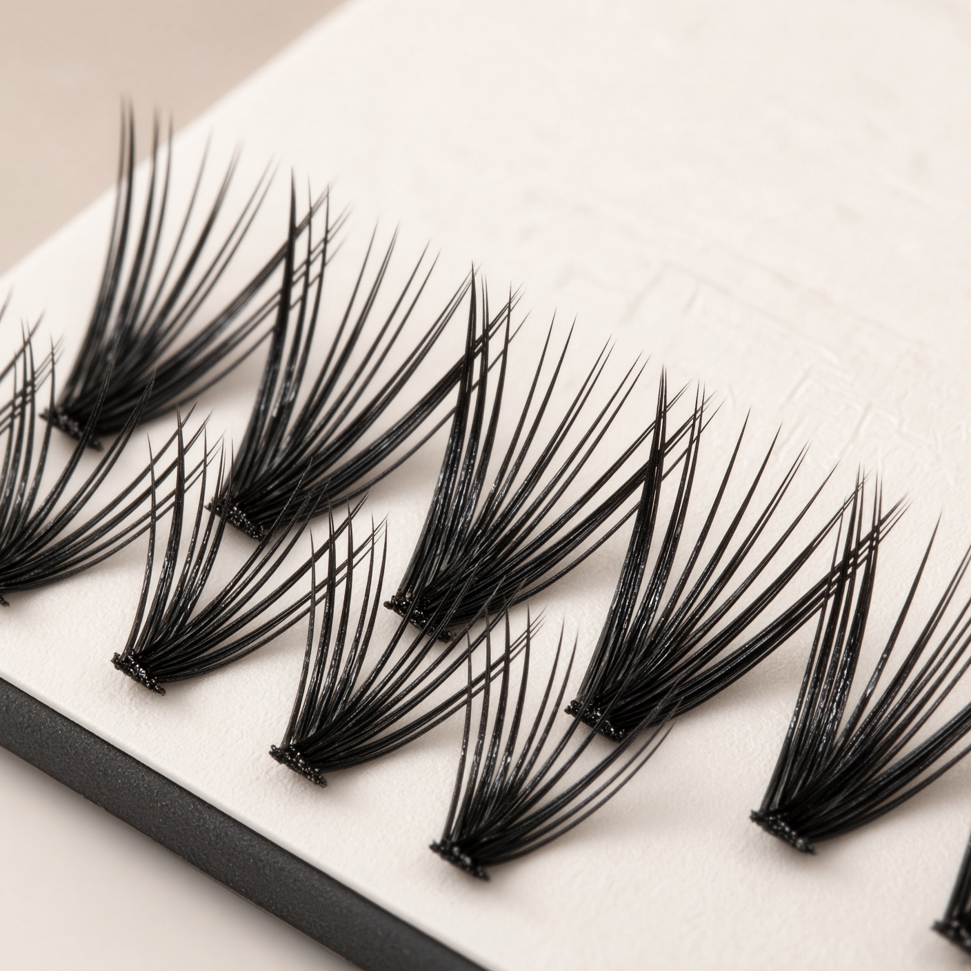 Pre-Made Wet Lash Spikes — 0.07 5D
